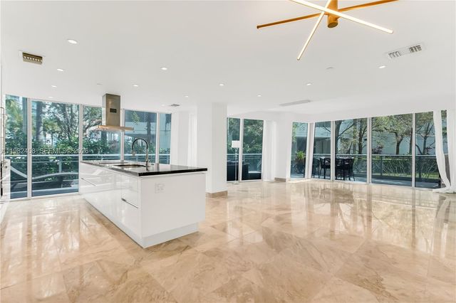 2950 NE 188th St 150, Aventura, FL 33180