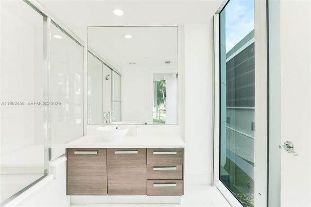 2950 NE 188th St 150, Aventura, FL 33180