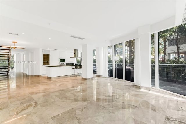 2950 NE 188th St 150, Aventura, FL 33180