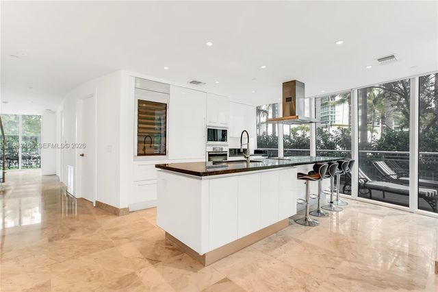 2950 NE 188th St 150, Aventura, FL 33180