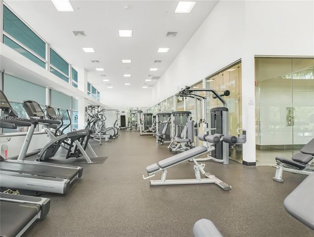 2950 NE 188th St 150, Aventura, FL 33180