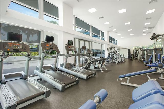 2950 NE 188th St 150, Aventura, FL 33180