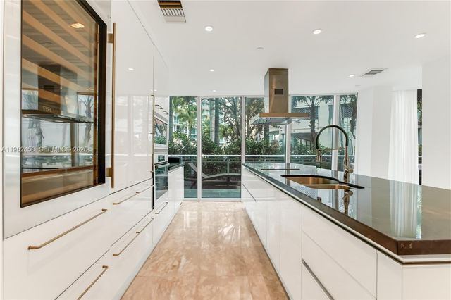 2950 NE 188th St 150, Aventura, FL 33180