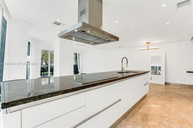 2950 NE 188th St 150, Aventura, FL 33180