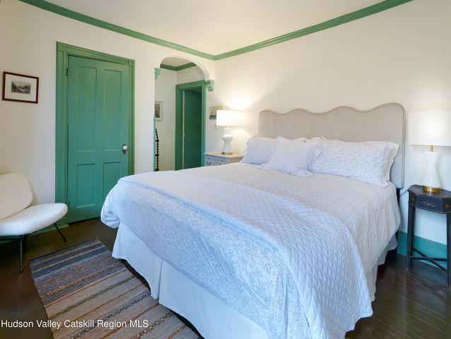 37 Worth Avenue, Hudson, NY 12534