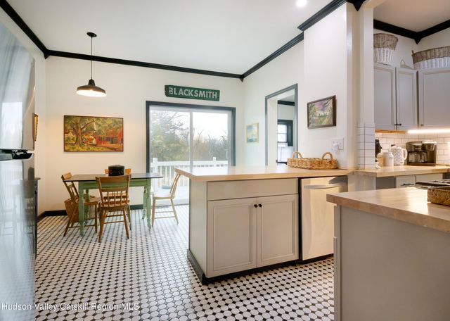 37 Worth Avenue, Hudson, NY 12534