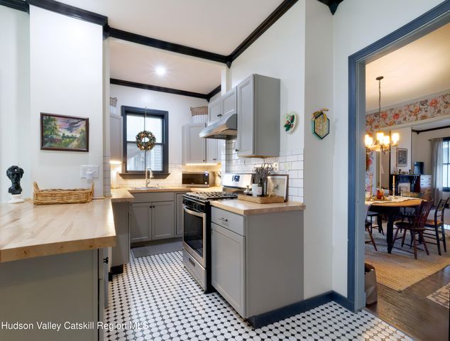 37 Worth Avenue, Hudson, NY 12534