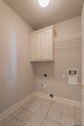 825 Wordsworth Dr, Baton Rouge, LA 70810