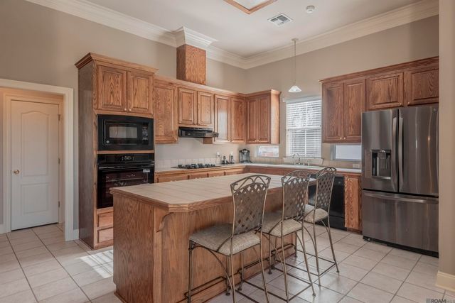 825 Wordsworth Dr, Baton Rouge, LA 70810