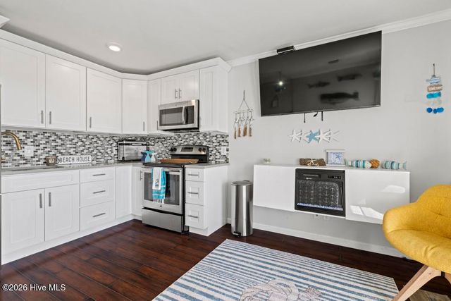 650 Cedar Point Boulevard B25, Cedar Point, NC 28584