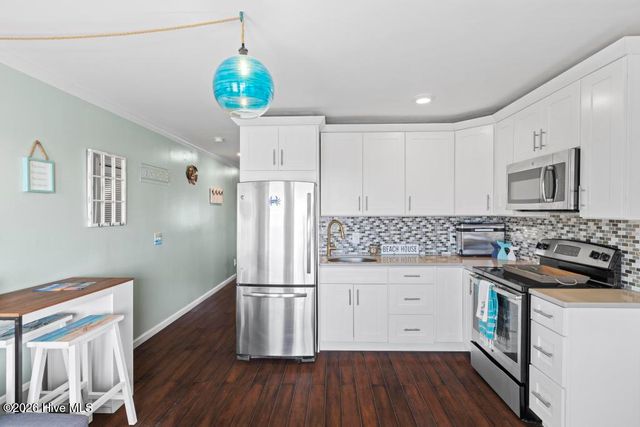 650 Cedar Point Boulevard B25, Cedar Point, NC 28584