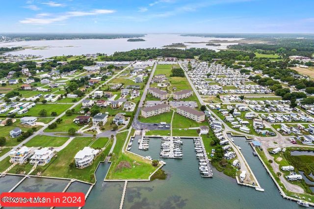 650 Cedar Point Boulevard B25, Cedar Point, NC 28584