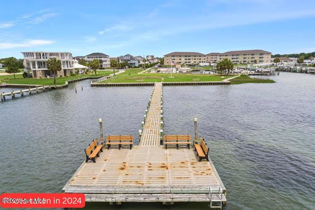 650 Cedar Point Boulevard B25, Cedar Point, NC 28584