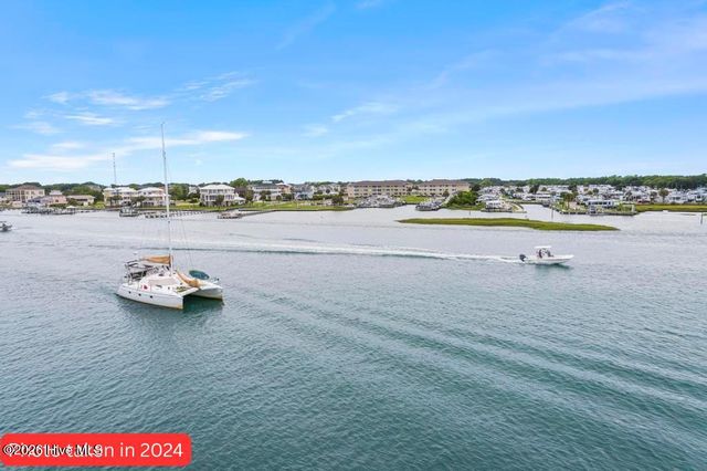 650 Cedar Point Boulevard B25, Cedar Point, NC 28584