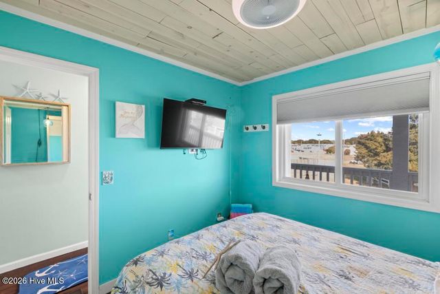 650 Cedar Point Boulevard B25, Cedar Point, NC 28584