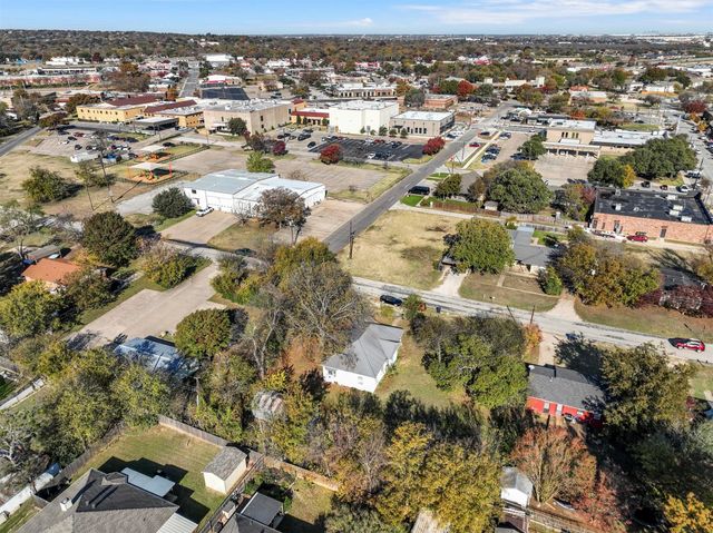 213 W Eldred Street, Burleson, TX 76028
