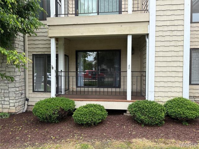 1608 Lake Knoll Drive 1A, Lake St Louis, MO 63367