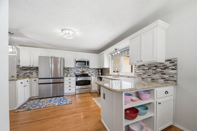 422 N Jaax Ct, Wichita, KS 67235