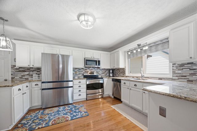 422 N Jaax Ct, Wichita, KS 67235