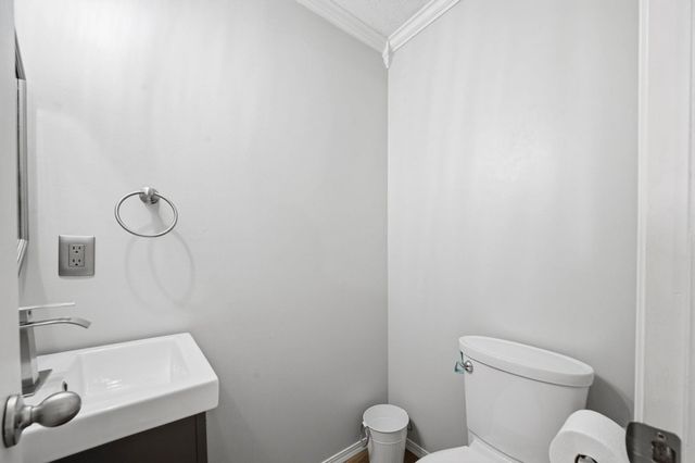 422 N Jaax Ct, Wichita, KS 67235