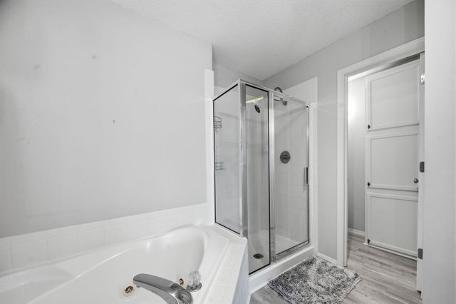 422 N Jaax Ct, Wichita, KS 67235