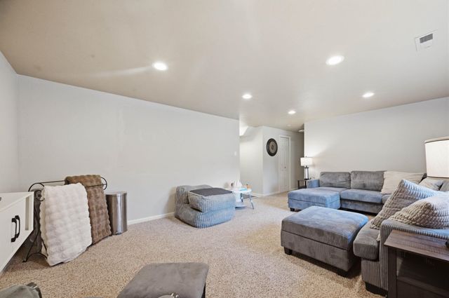 422 N Jaax Ct, Wichita, KS 67235
