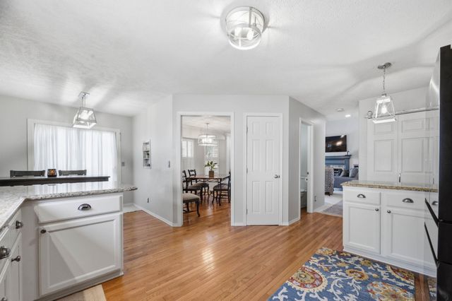 422 N Jaax Ct, Wichita, KS 67235