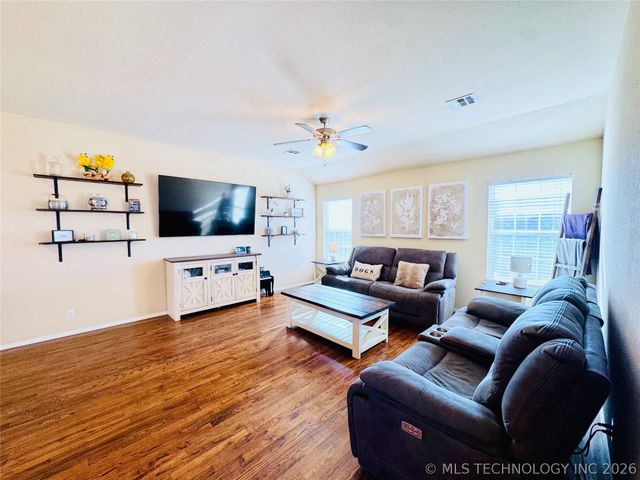 1310 Panther Lane, Sapulpa, OK 74066