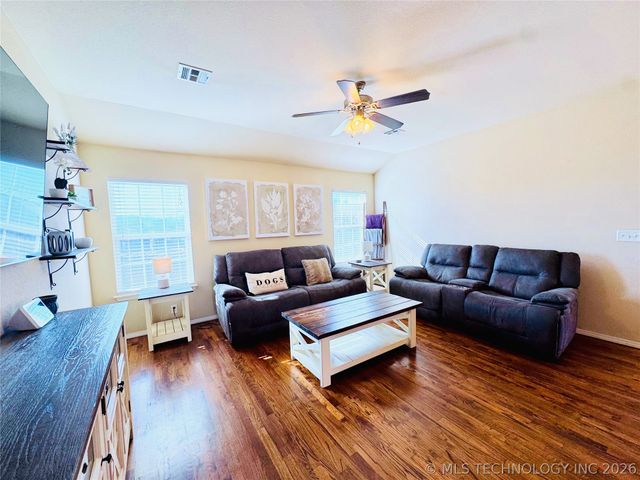 1310 Panther Lane, Sapulpa, OK 74066