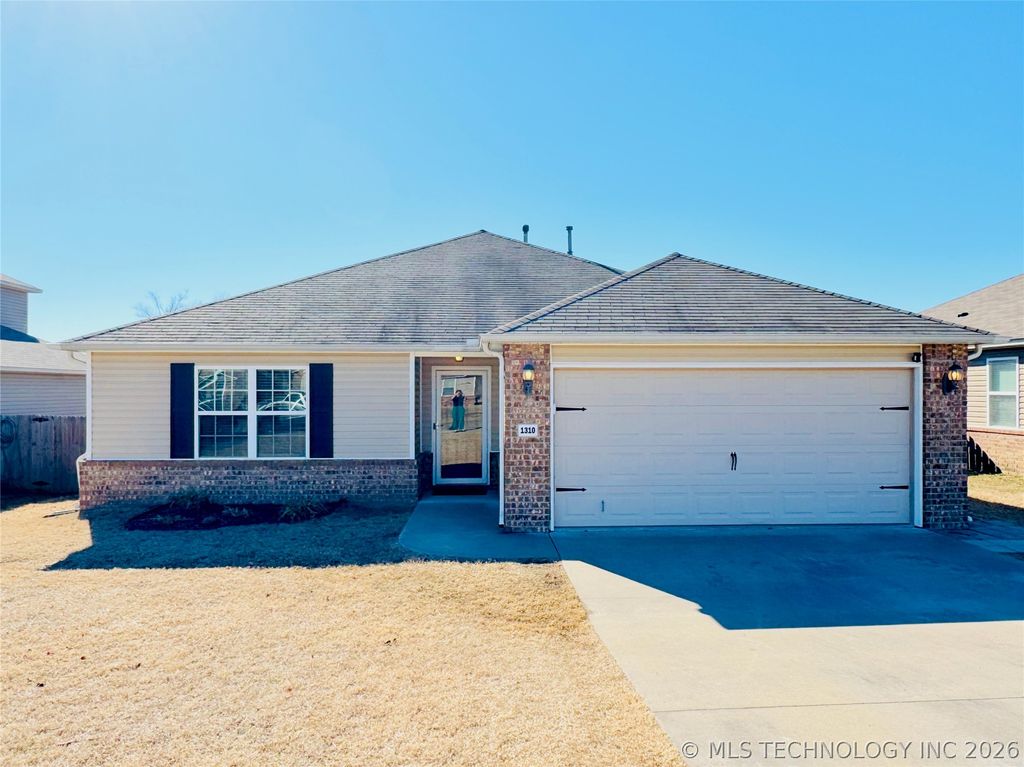 1310 Panther Lane, Sapulpa, OK 74066