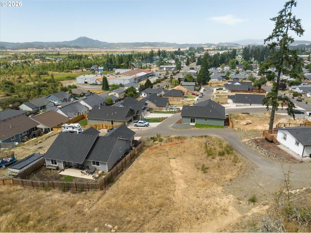 731 BOULDER Loop, Creswell, OR 97426