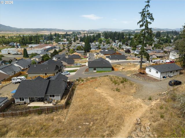 731 BOULDER Loop, Creswell, OR 97426