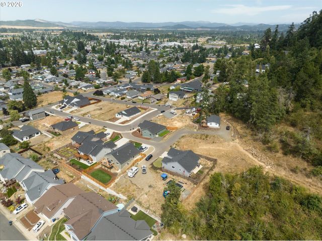 731 BOULDER Loop, Creswell, OR 97426