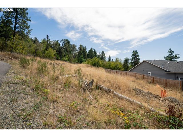 731 BOULDER Loop, Creswell, OR 97426