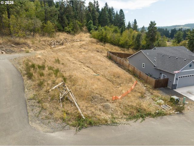 731 BOULDER Loop, Creswell, OR 97426