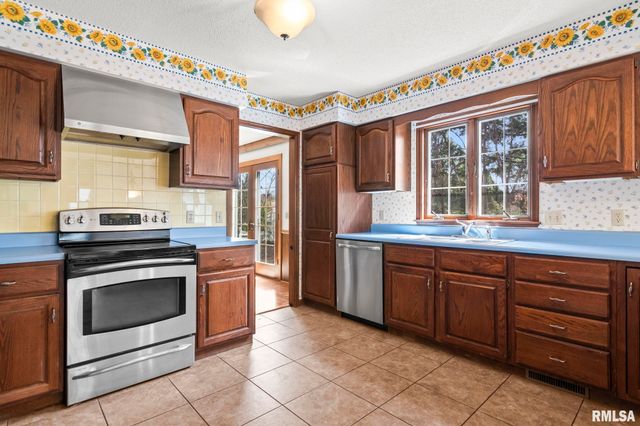 3424 BLUFF Road, Springfield, IL 62711