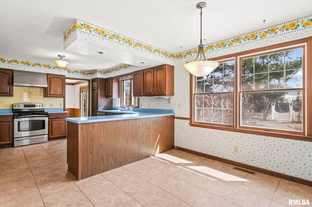 3424 BLUFF Road, Springfield, IL 62711