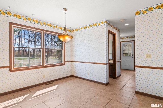 3424 BLUFF Road, Springfield, IL 62711