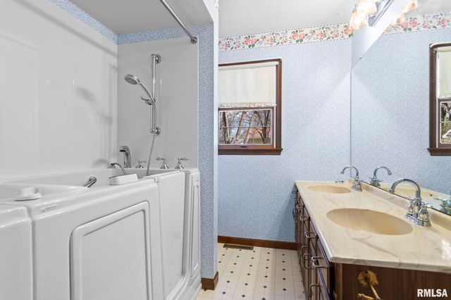 3424 BLUFF Road, Springfield, IL 62711