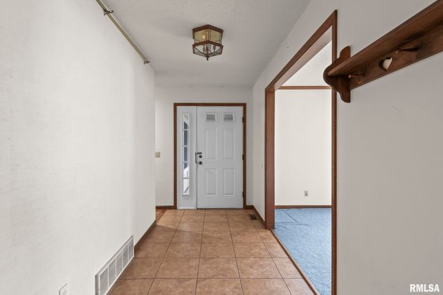 3424 BLUFF Road, Springfield, IL 62711