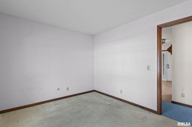 3424 BLUFF Road, Springfield, IL 62711