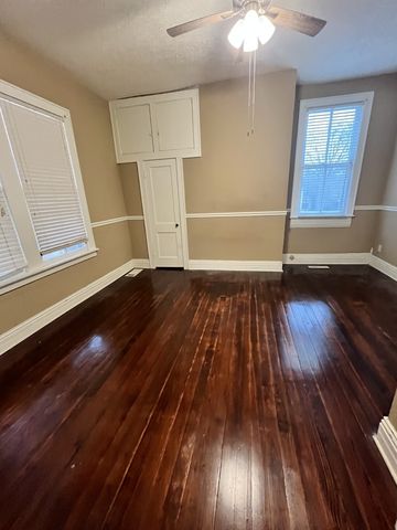 112 3rd Ave, Columbia, TN 38401