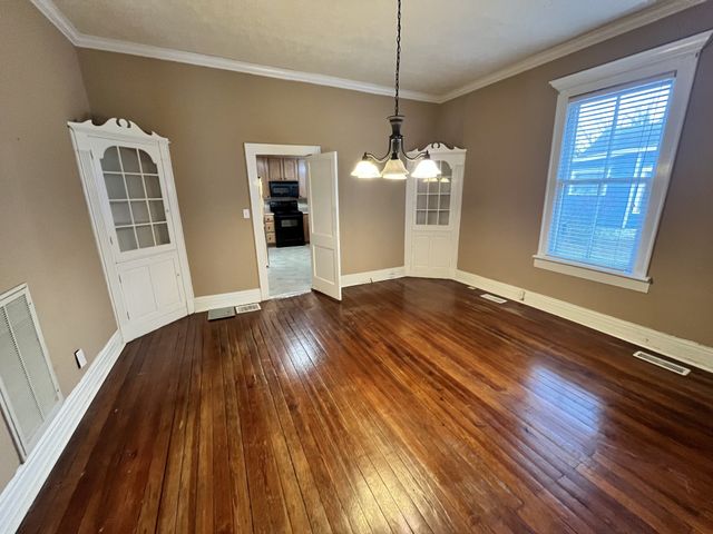 112 3rd Ave, Columbia, TN 38401