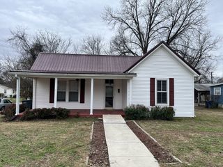 112 3rd Ave, Columbia, TN 38401