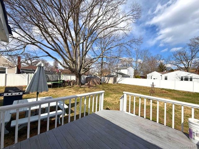 240 S Strong Avenue, Lindenhurst, NY 11757