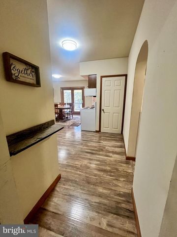 1528 E GRAND AVE, Tower City, PA 17980