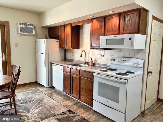 1528 E GRAND AVE, Tower City, PA 17980