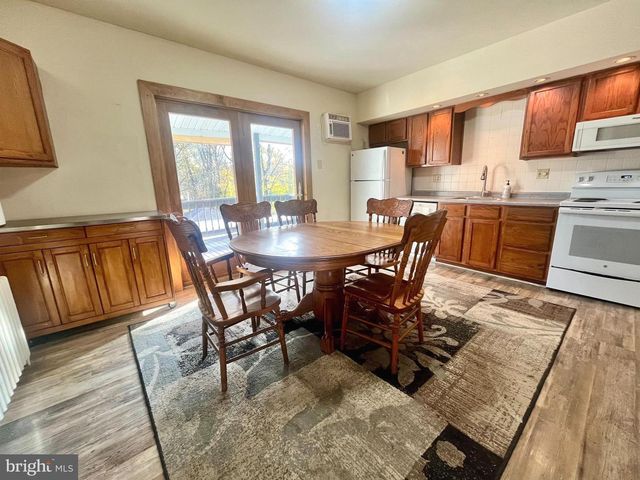 1528 E GRAND AVE, Tower City, PA 17980