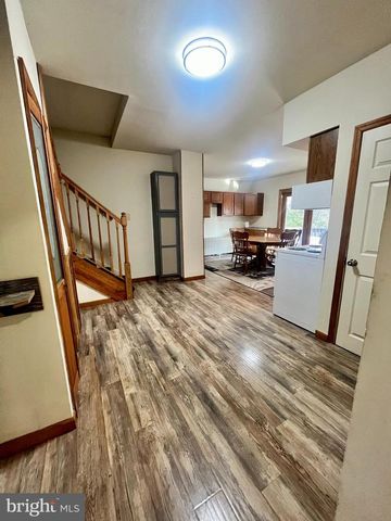 1528 E GRAND AVE, Tower City, PA 17980