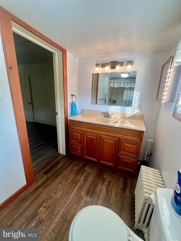 1528 E GRAND AVE, Tower City, PA 17980